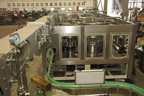 PET Bottles 18000BPH Volumetric Liquid Filling Machine For Pulp / Fibers Juice